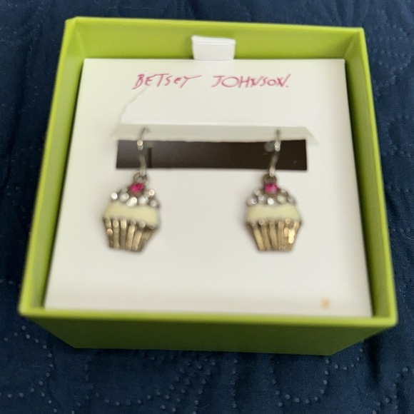 Betsey Johnson cupcake earrings - Picture 3 of 3